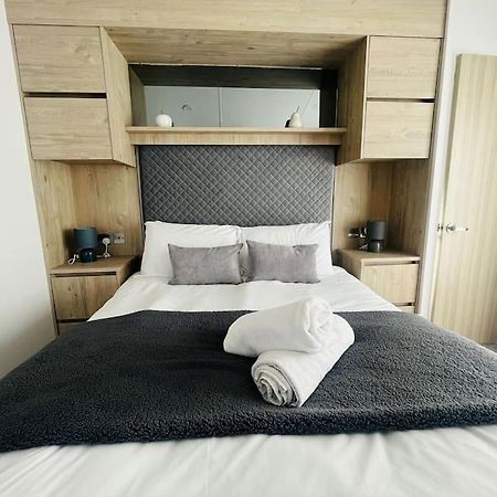 Hideaway Retreat With Hot Tub York Exterior foto